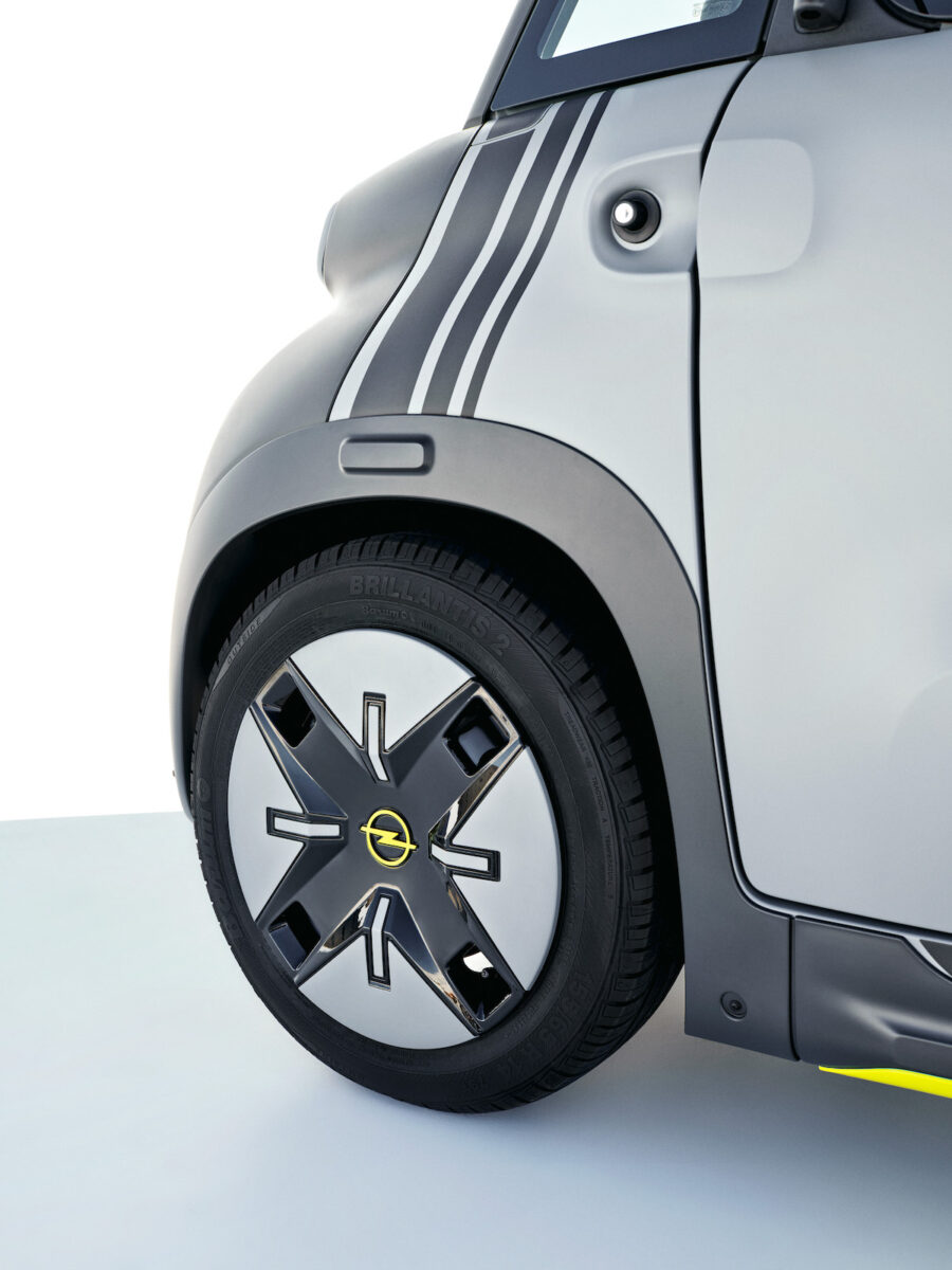 Opel svela Rocks-e: il nuovo veicolo elettrico per una nuova epoca urbana Opel svela Rocks-e: il nuovo veicolo elettrico per una nuova epoca urbana