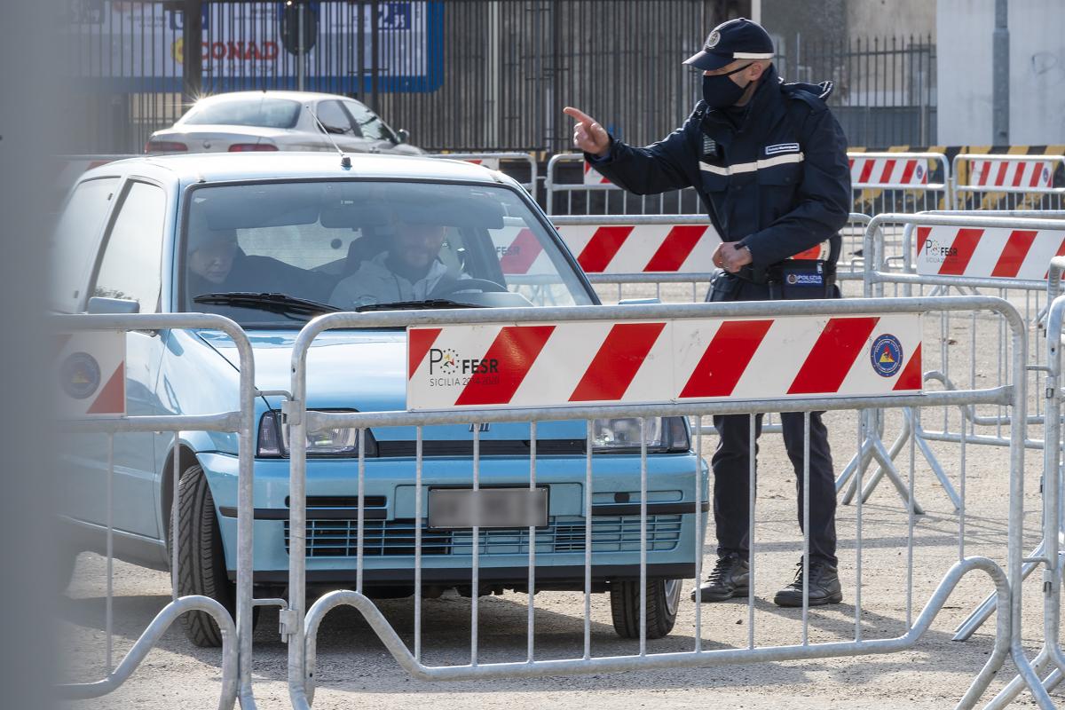 Coronavirus, la Sicilia ad un passo dalla zona gialla. Sardegna in bianco Coronavirus, la Sicilia ad un passo dalla zona gialla. Sardegna in bianco