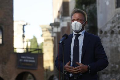Messaggio di FdI a Salvini-Berlusconi: “Cdx, non esiste il partito unico”