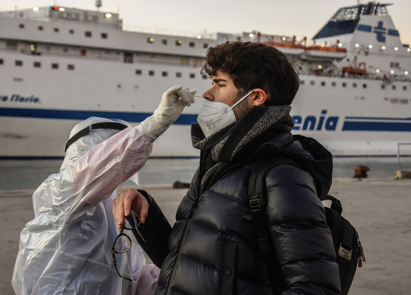 Coronavirus, la Sicilia ad un passo dalla zona gialla. Sardegna in bianco Coronavirus, la Sicilia ad un passo dalla zona gialla. Sardegna in bianco