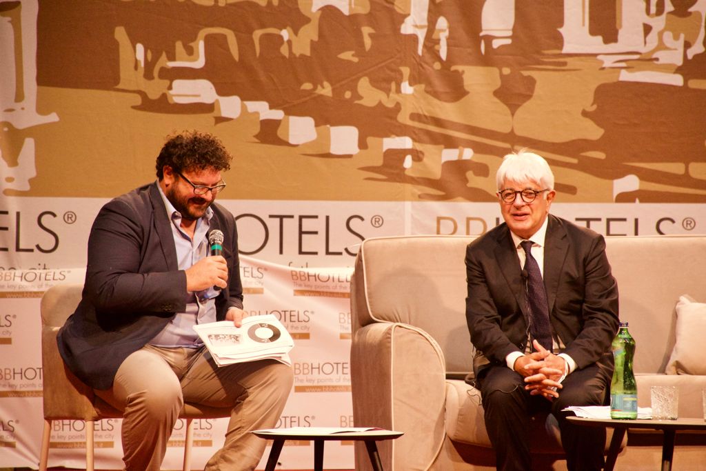 Il bello de La Piazza, giornalismo doc d’altri tempi Il bello de La Piazza, giornalismo doc d’altri tempi
