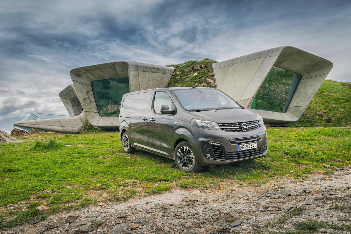Come uno Sherpa: Messner si affida a Opel Vivaro