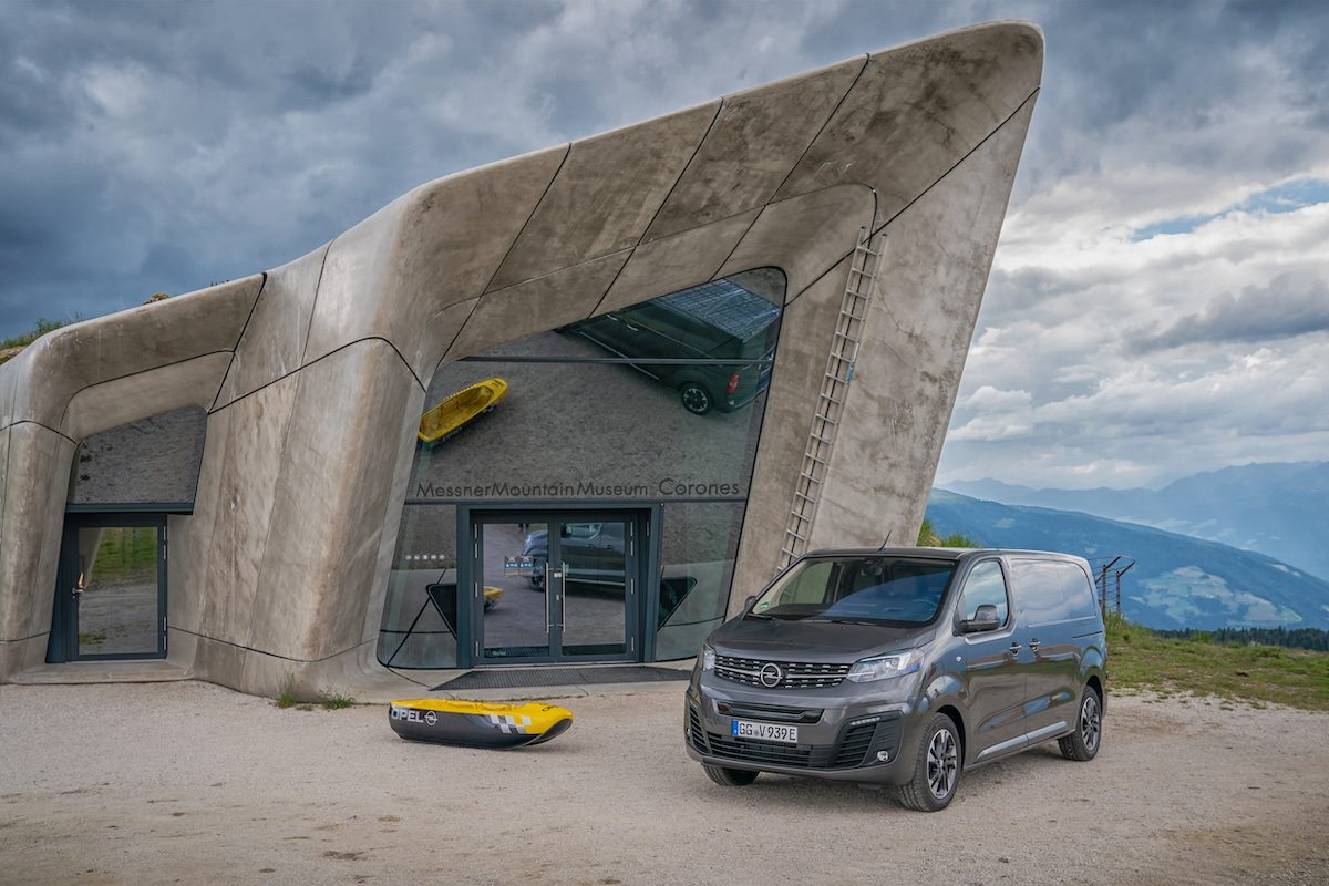 Come uno Sherpa: Messner si affida a Opel Vivaro