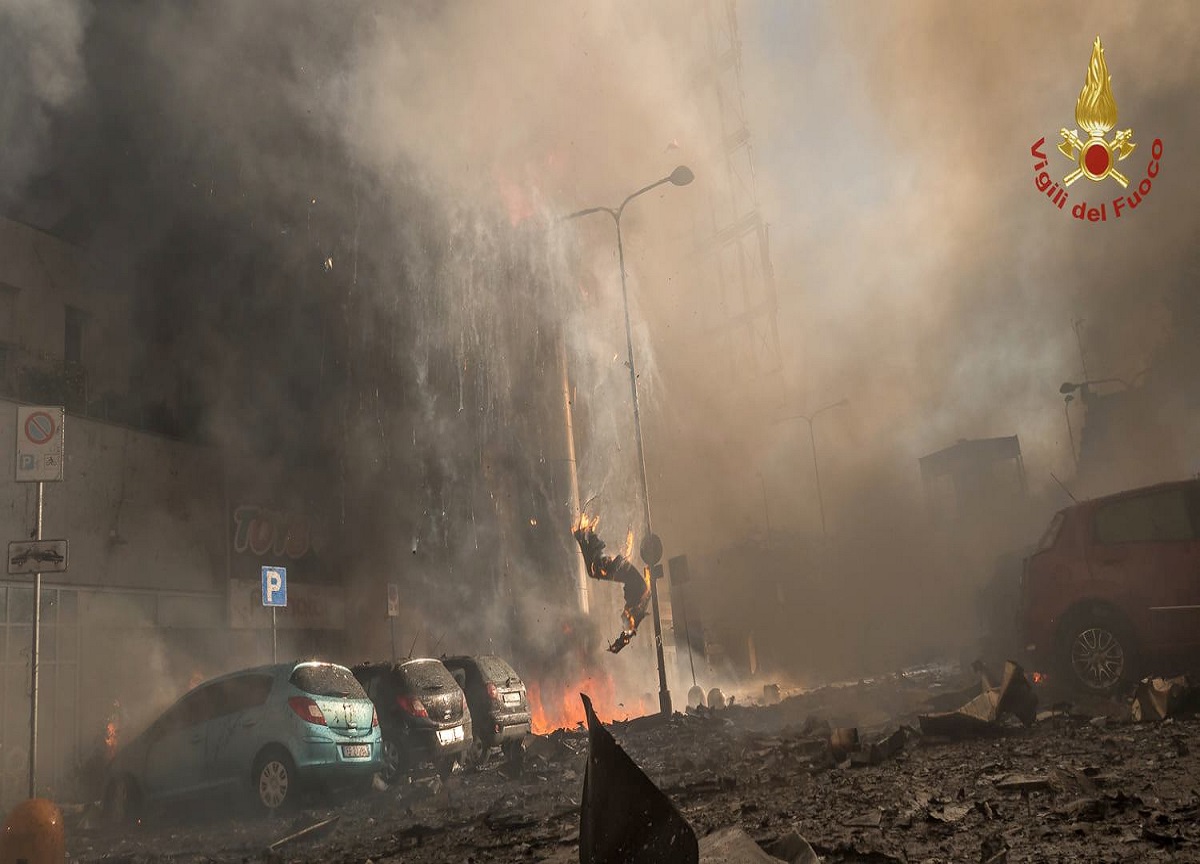 Incendio Milano, la Procura indaga per disastro colposo. FOTO-VIDEO Incendio Milano, la Procura indaga per disastro colposo. FOTO-VIDEO