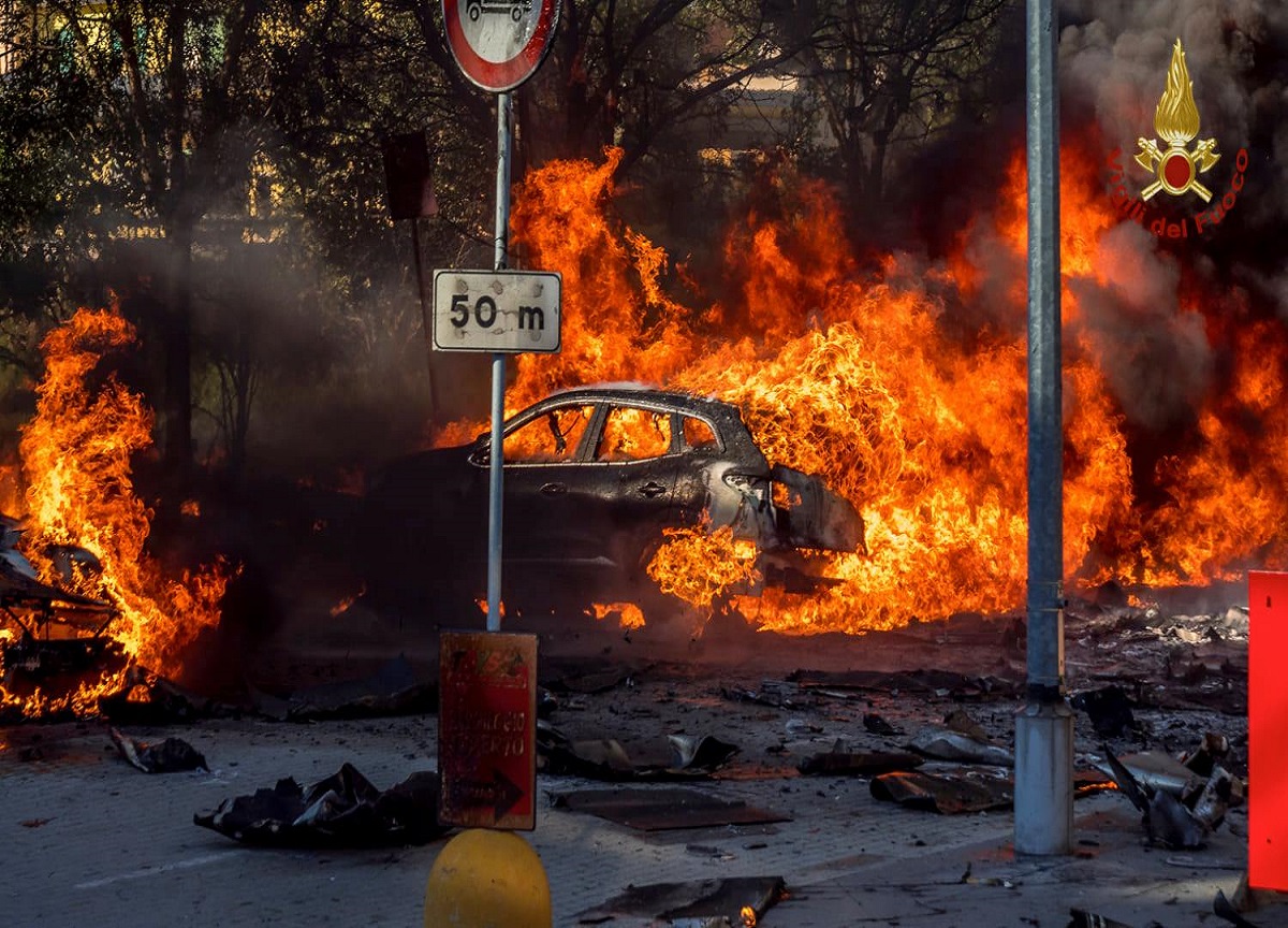 Incendio Milano, la Procura indaga per disastro colposo. FOTO-VIDEO Incendio Milano, la Procura indaga per disastro colposo. FOTO-VIDEO
