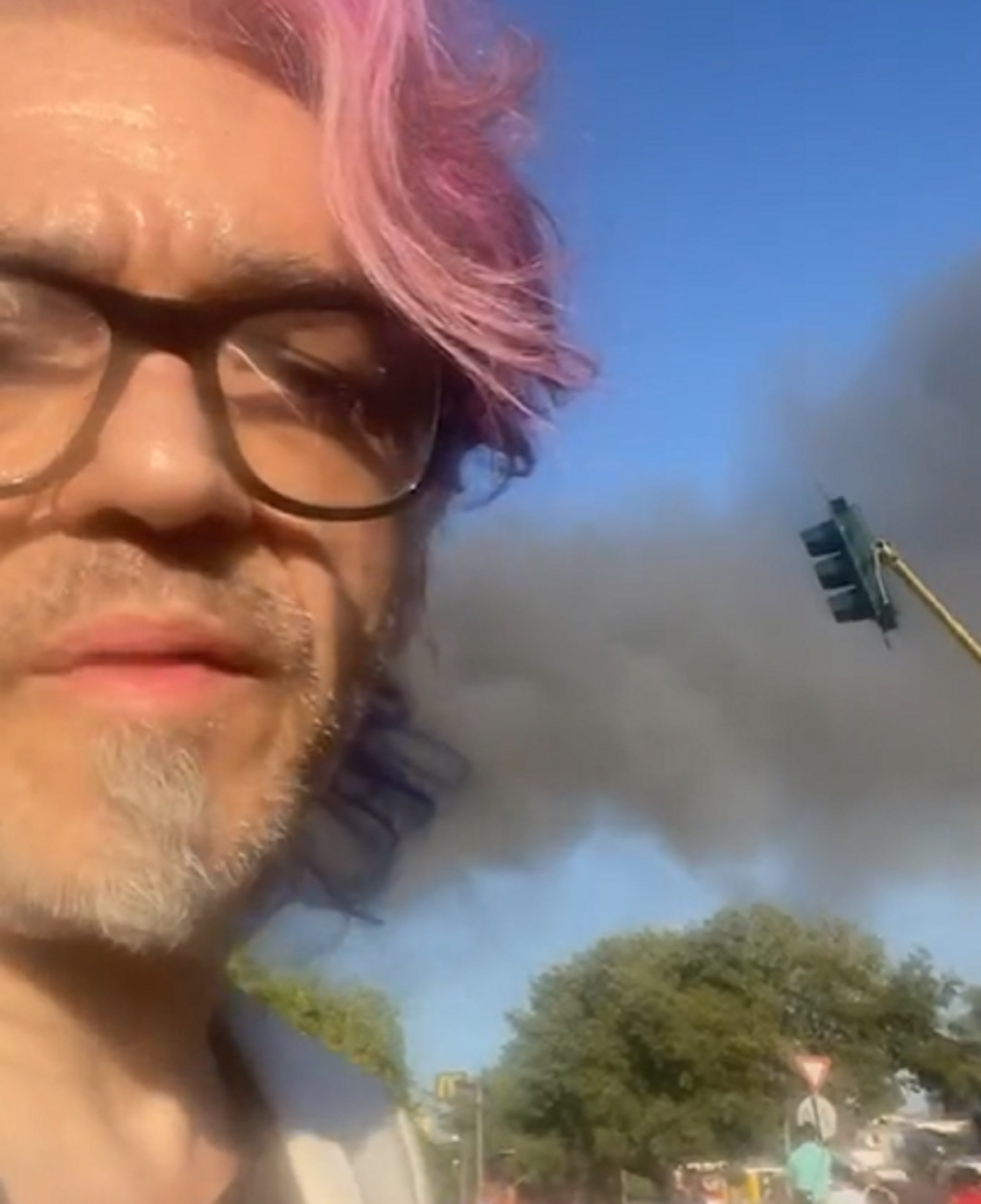 Palazzo in fiamme Milano, il tragico racconto di Morgan: “Inferno in diretta” Palazzo in fiamme Milano, il tragico racconto di Morgan: “Inferno in diretta”