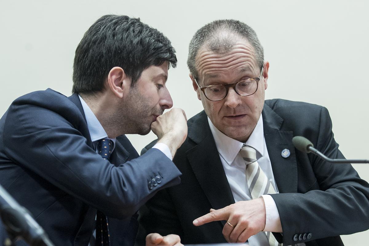 Green pass, Speranza: “Obbligo? Una soluzione. Iniziamo dagli uffici statali” Green pass, Speranza: “Obbligo? Una soluzione. Iniziamo dagli uffici statali”