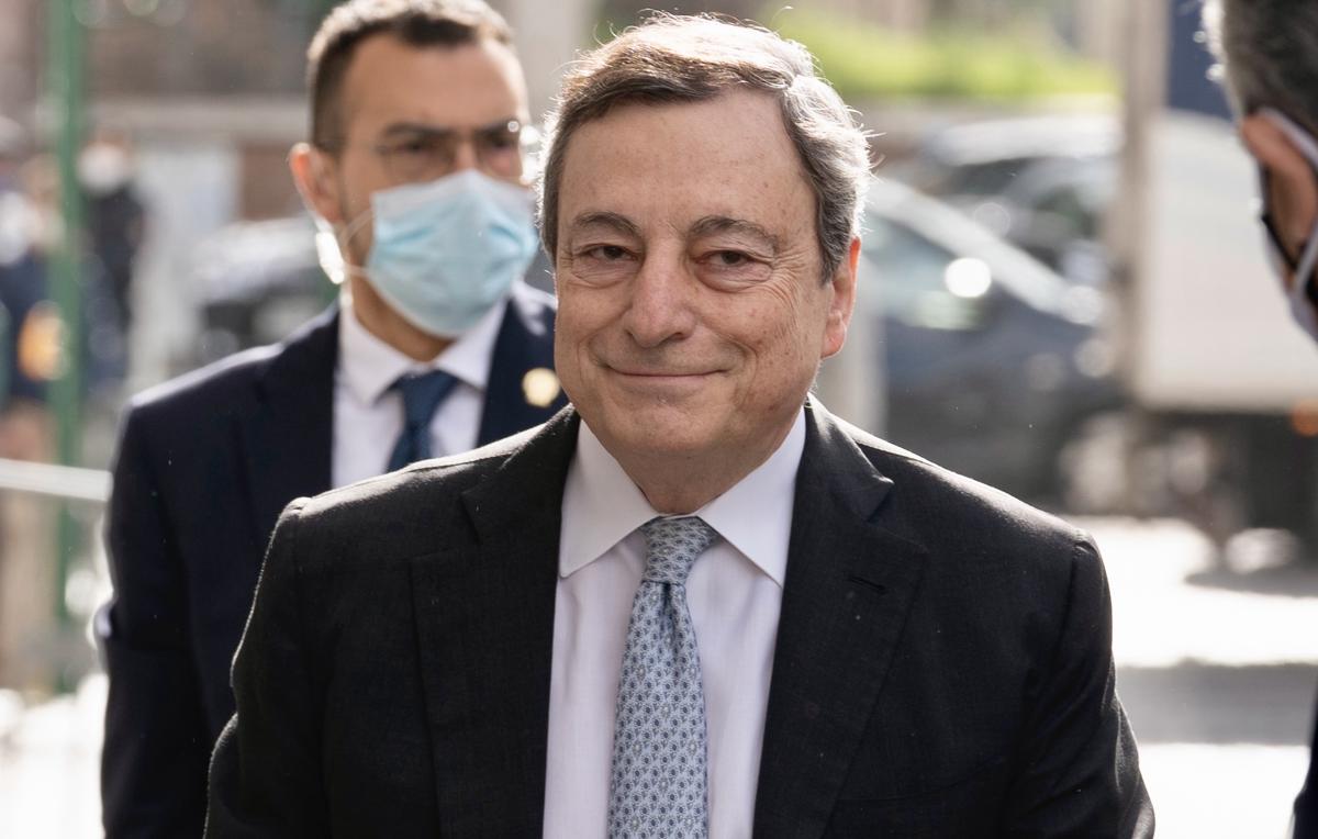 Obbligo vaccinale, la strategia di Draghi per far fuori Salvini Obbligo vaccinale, la strategia di Draghi per far fuori Salvini