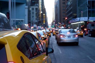 Parigi, limite di velocità a 30 Km/h. Codacons: “E a Milano quando?”