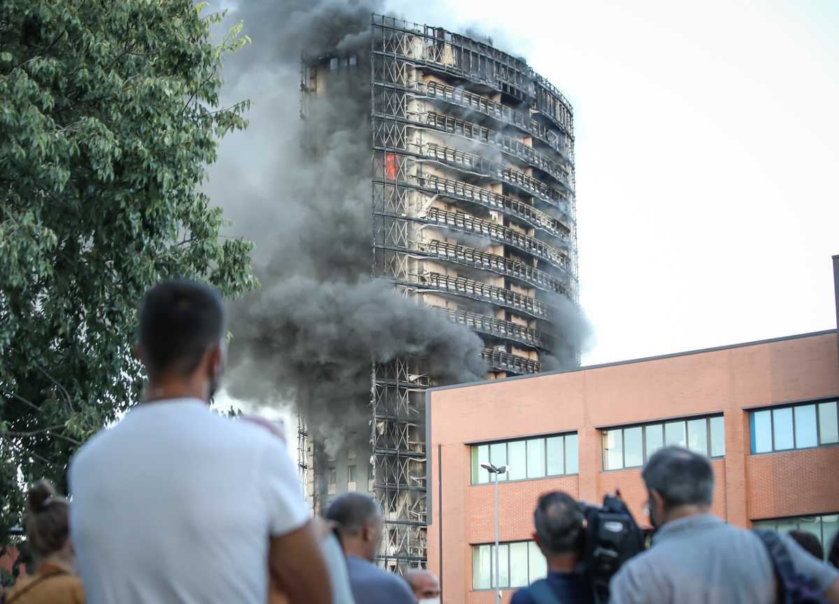Palazzo Milano, “Effetto camino voluto”. Stessa ditta dello stadio del Bayern Palazzo Milano, “Effetto camino voluto”. Stessa ditta dello stadio del Bayern