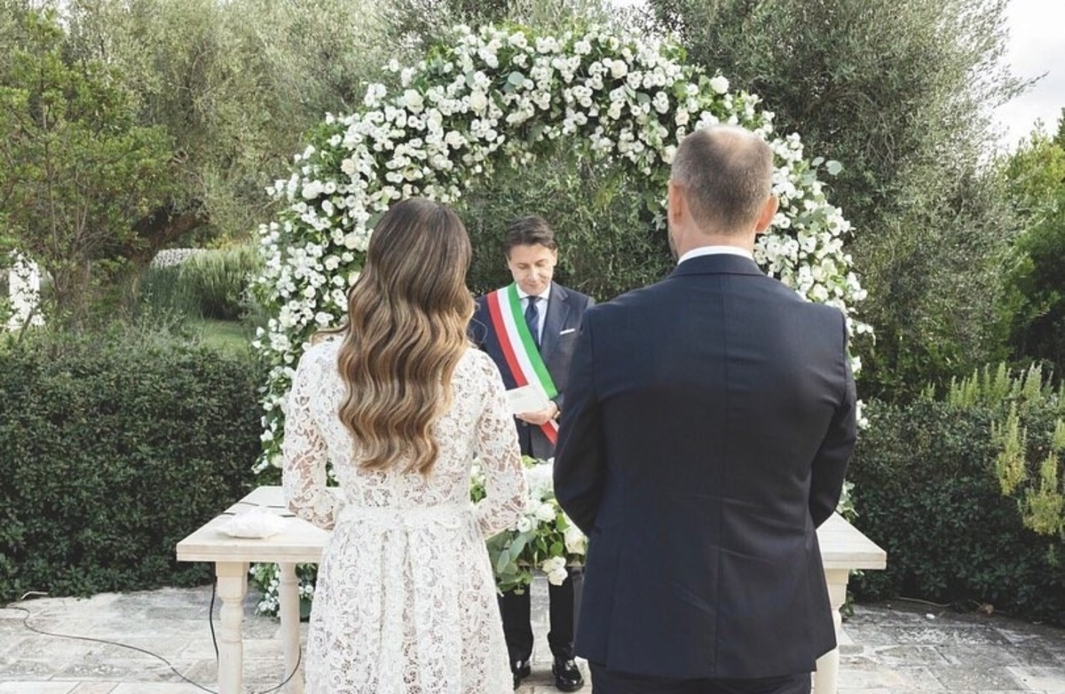Martina Franca, Conte celebra il matrimonio del suo assistente – FOTO Martina Franca, Conte celebra il matrimonio del suo assistente – FOTO