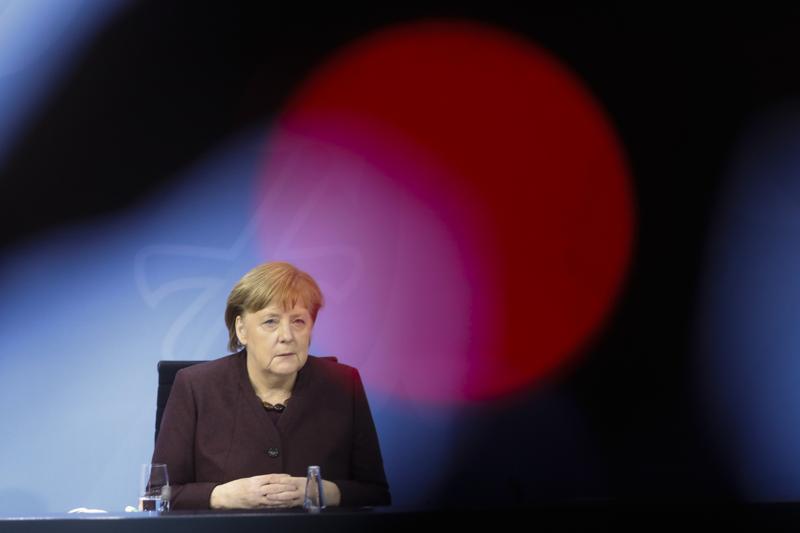 Elezioni Germania, Merkel “scende in campo”. Ma il favorito resta Scholz Elezioni Germania, Merkel “scende in campo”. Ma il favorito resta Scholz