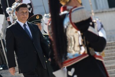 Draghi lo cerca, Xi nicchia. Dal boom moda al caso droni: i nodi Italia-Cina