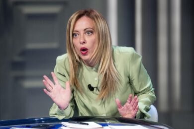 Meloni: “Giusta la posizione della Lega: il Green Pass devasta l’economia”