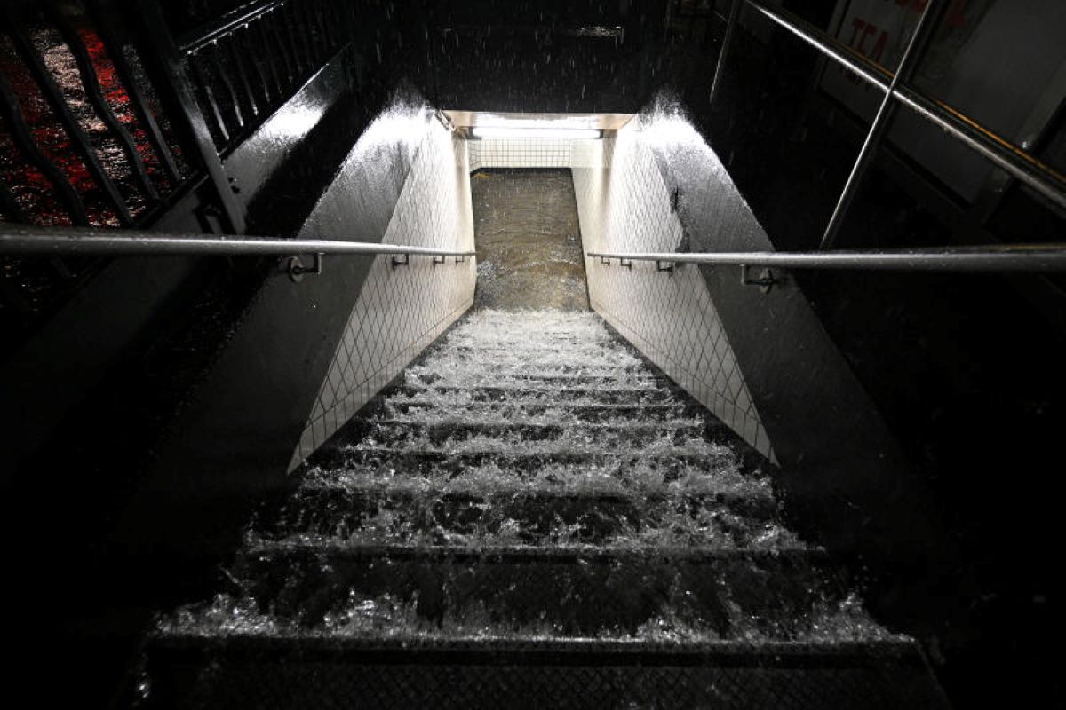Uragano Ida, New York in emergenza: morti, metro allagate, città senza energia Uragano Ida, New York in emergenza: morti, metro allagate, città senza energia