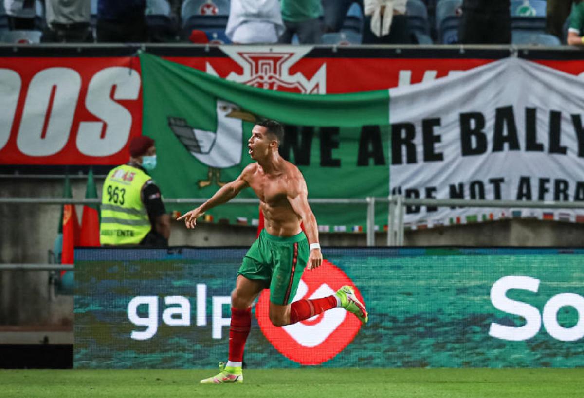 Cristiano Ronaldo show: rigore sbagliato, record di gol e schiaffo a O’Shea Cristiano Ronaldo show: rigore sbagliato, record di gol e schiaffo a O’Shea