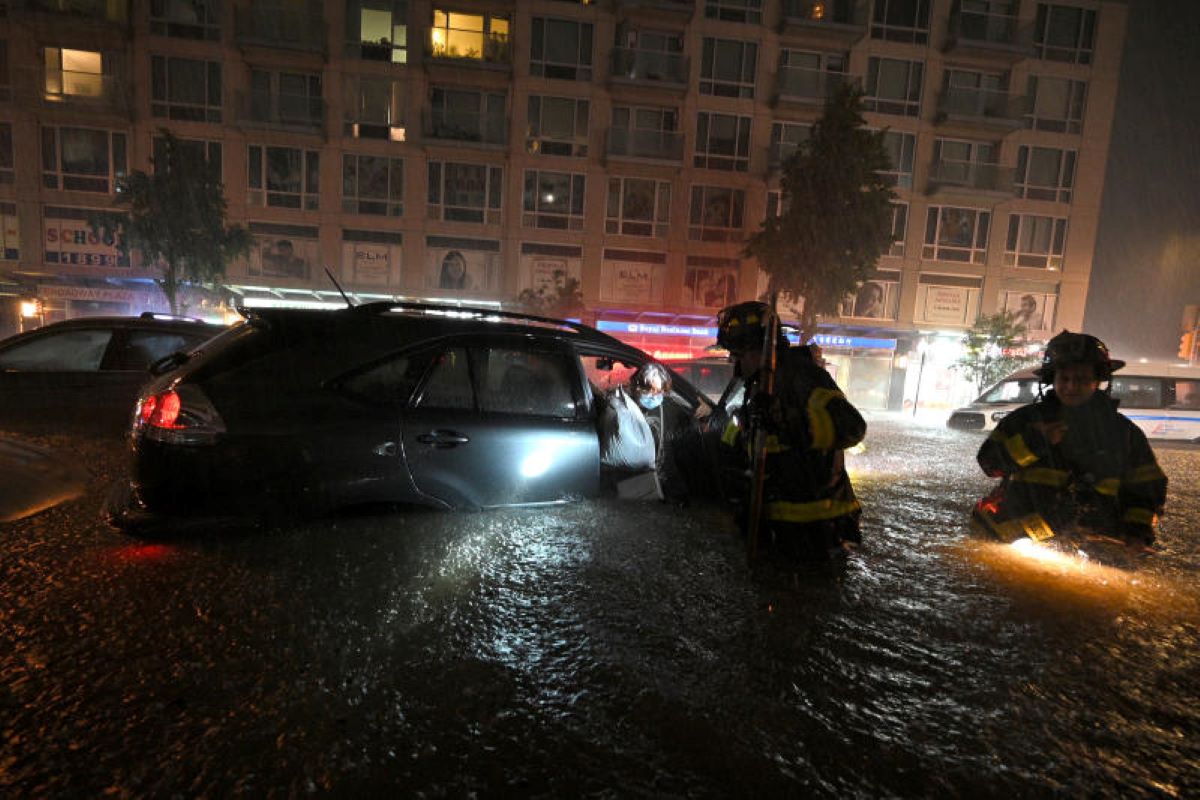 Uragano Ida, New York in emergenza: morti, metro allagate, città senza energia Uragano Ida, New York in emergenza: morti, metro allagate, città senza energia