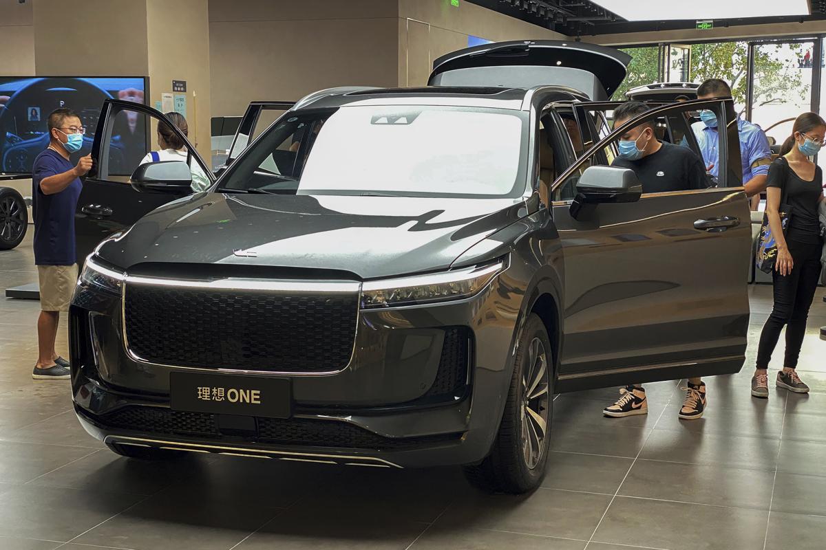 Auto, la grande crisi per la mancanza di chip. Saloni vuoti, mancano veicoli Auto, la grande crisi per la mancanza di chip. Saloni vuoti, mancano veicoli