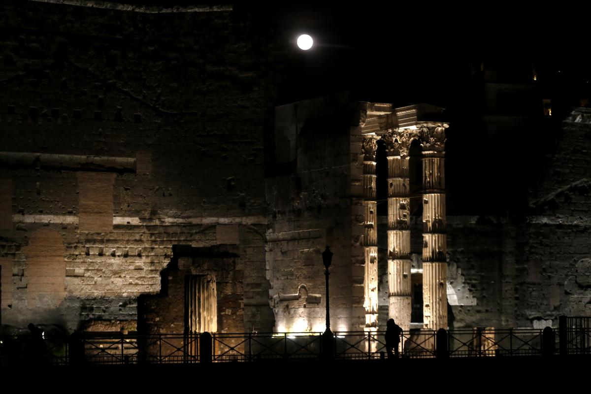 Fori Imperiali, visita notturna 2021: le date. FOTO e VIDEO Fori Imperiali, visita notturna 2021: le date. FOTO e VIDEO