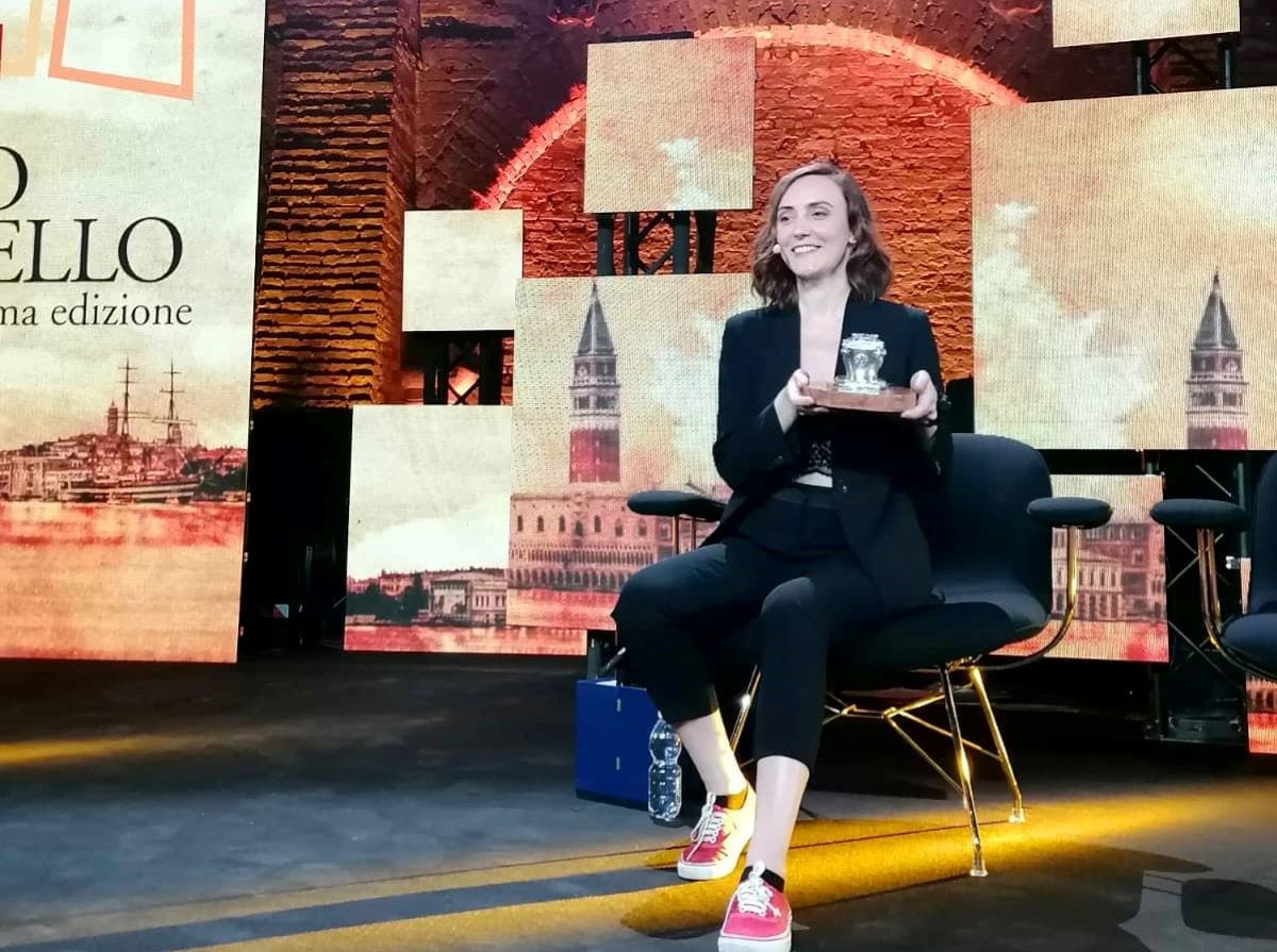 Premio Campiello 2021, vince Giulia Caminito: “Lo dedico a tutte le donne” Premio Campiello 2021, vince Giulia Caminito: “Lo dedico a tutte le donne”