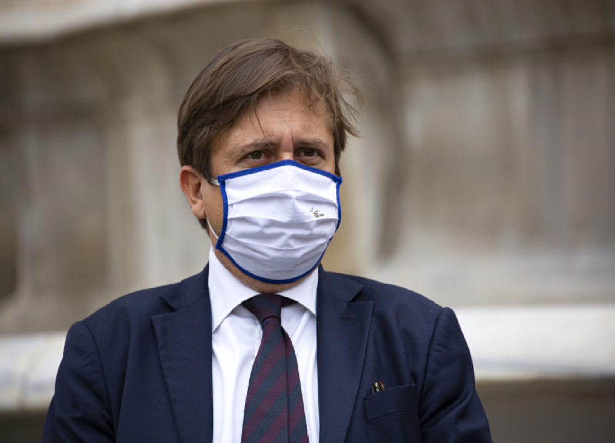 Sileri: “No mascherina con Green Pass. Obbligo vaccini? Decida la Ue” Sileri: “No mascherina con Green Pass. Obbligo vaccini? Decida la Ue”