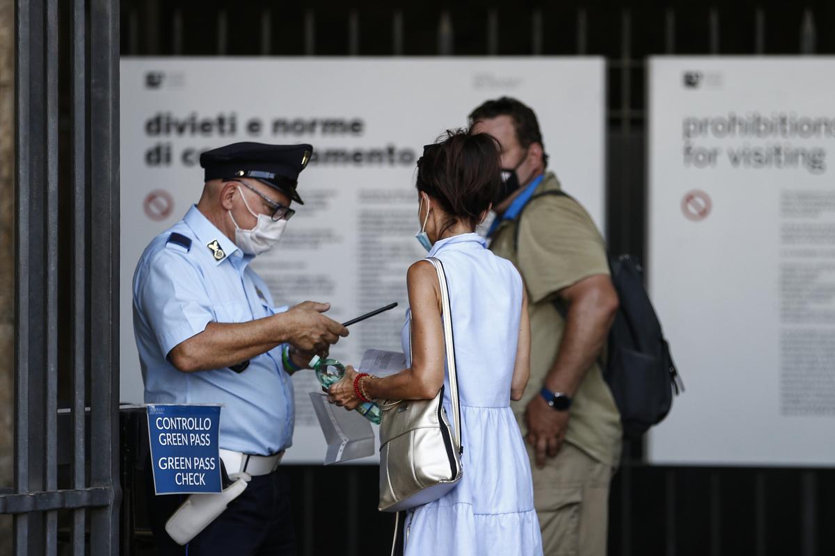 Green pass, il governo dà 15 giorni ai dipendenti pubblici. Obbligo da ottobre