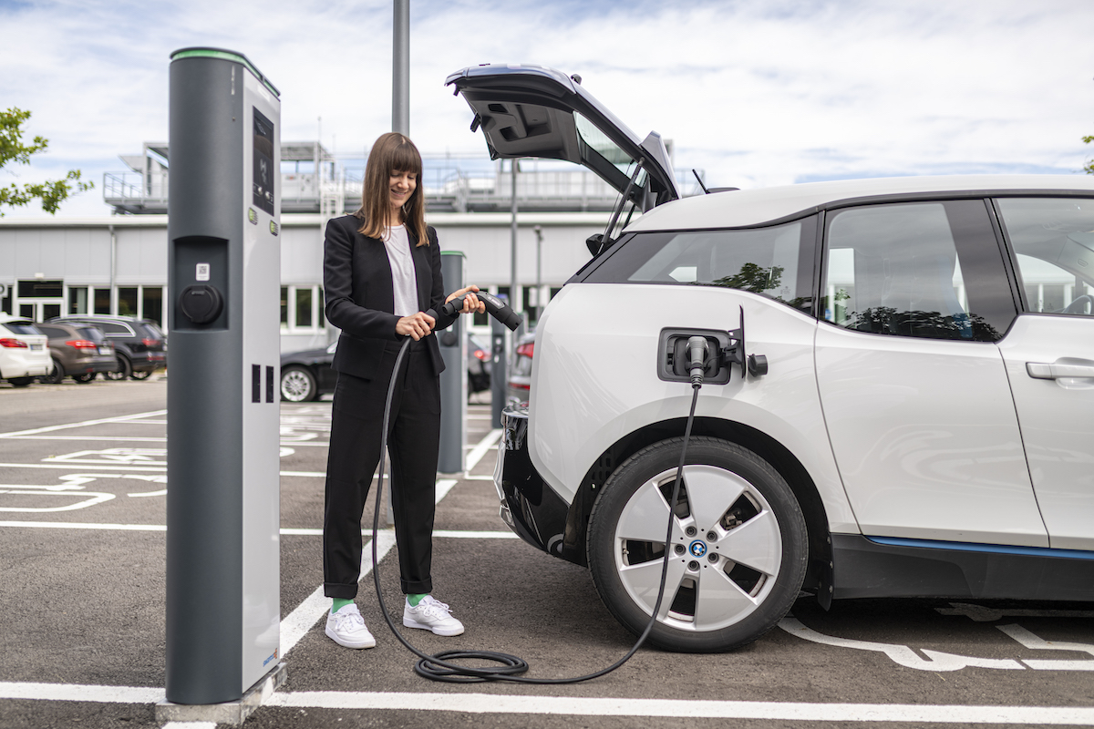 Bosch presenta il cavo di ricarica elettrica con tecnologia integrata Bosch presenta il cavo di ricarica elettrica con tecnologia integrata