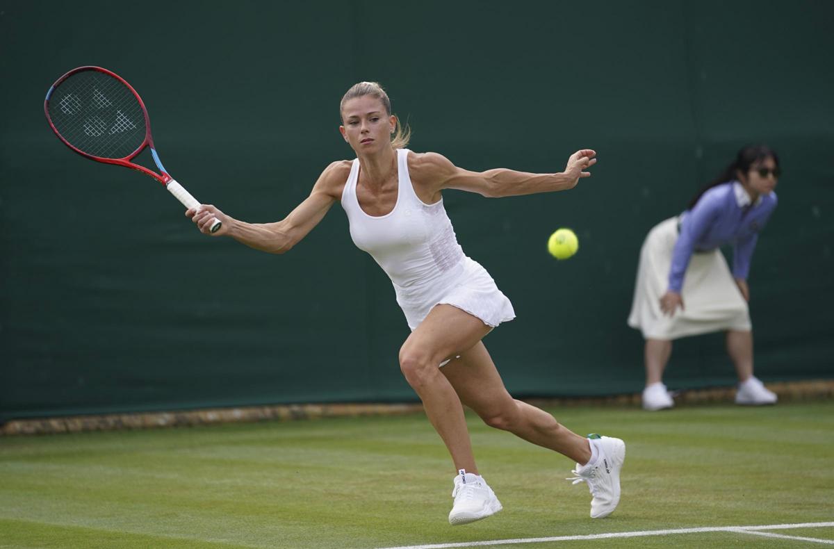 Camila Giorgi in bikini: la tennista italiana è super sensuale. Le foto