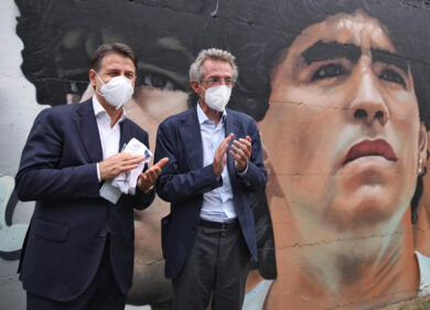 M5s, Conte da Napoli inizia il tour e sul Rdc si prepara alle barricate