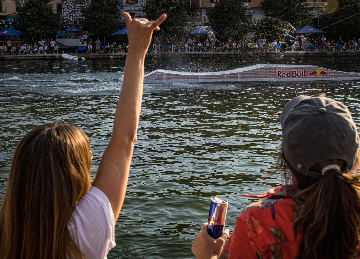 Galleria foto 'Red Bull Wake the City meraviglia la Darsena. Piffaretti: “Contiamo in un bis”' - foto 1