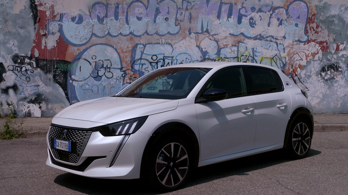 Peugeot e-208, il piacere di viaggiare nel silenzio Peugeot e-208, il piacere di viaggiare nel silenzio