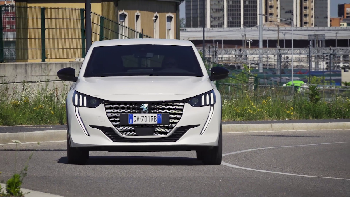 Peugeot e-208, il piacere di viaggiare nel silenzio Peugeot e-208, il piacere di viaggiare nel silenzio