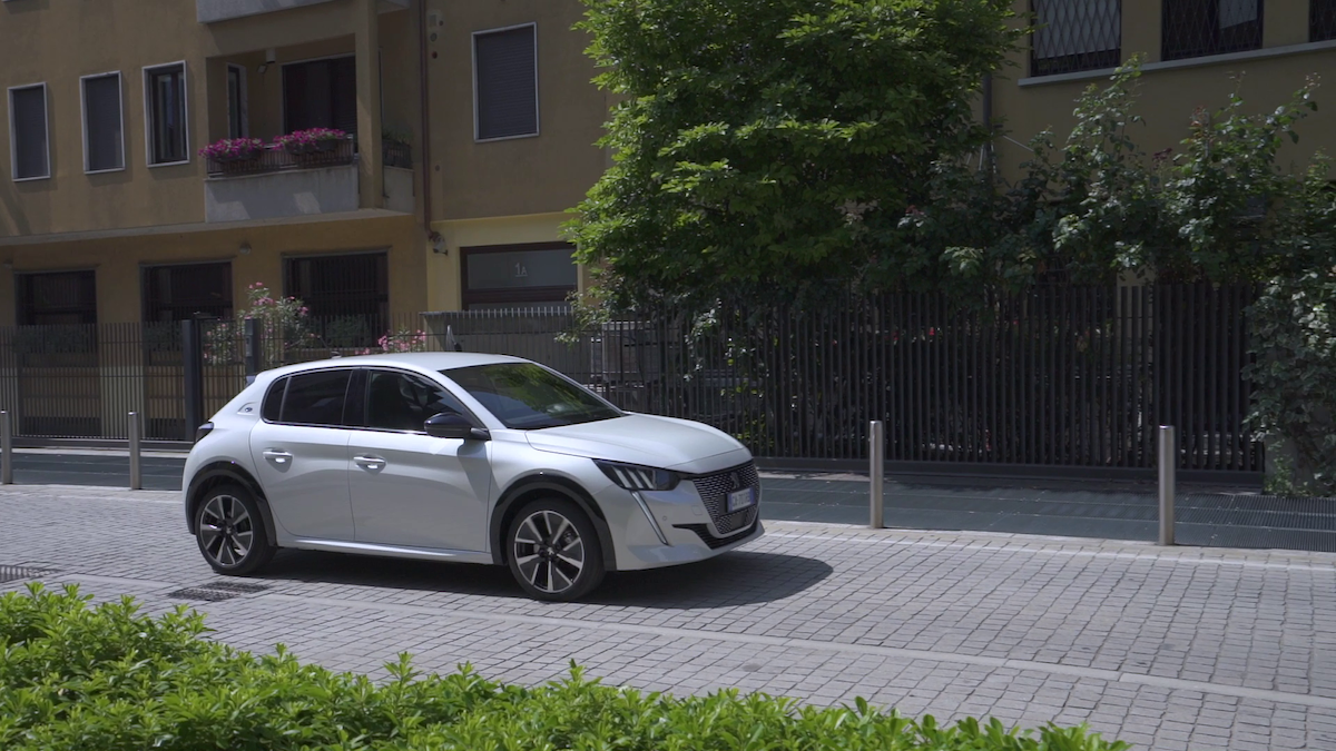 Peugeot e-208, il piacere di viaggiare nel silenzio Peugeot e-208, il piacere di viaggiare nel silenzio