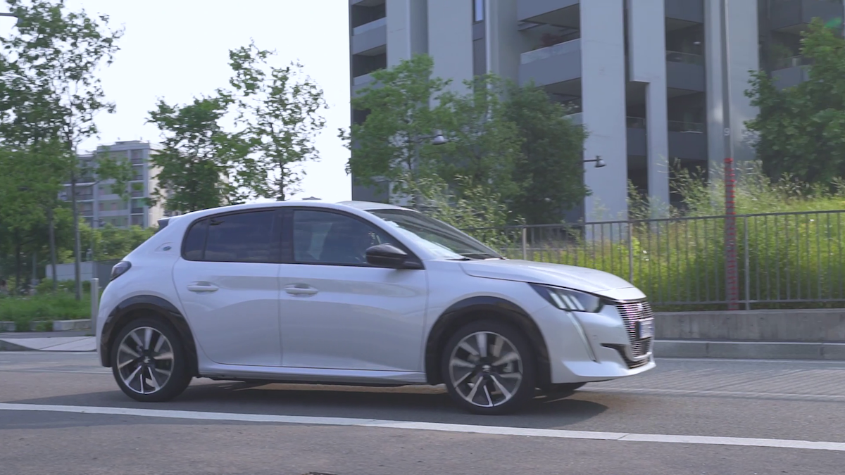 Peugeot e-208, il piacere di viaggiare nel silenzio Peugeot e-208, il piacere di viaggiare nel silenzio