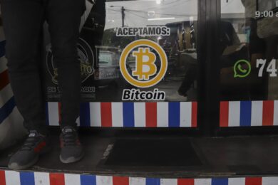Bitcoin, valore crolla dopo esperimento El Salvador