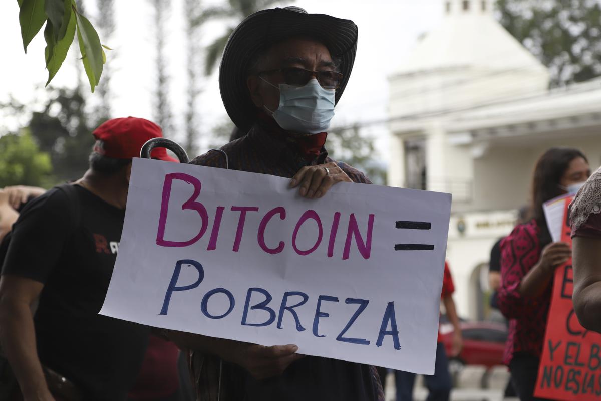 Bitcoin, valore crolla dopo esperimento El Salvador Bitcoin, valore crolla dopo esperimento El Salvador