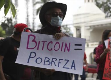 Bitcoin, nuovo crollo: in 2 giorni -12%. Perchè creerà problemi a El Salvador