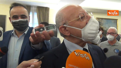 De Luca: “Terza dose? Io ne farei anche sei, i vaccini sono sicuri”
