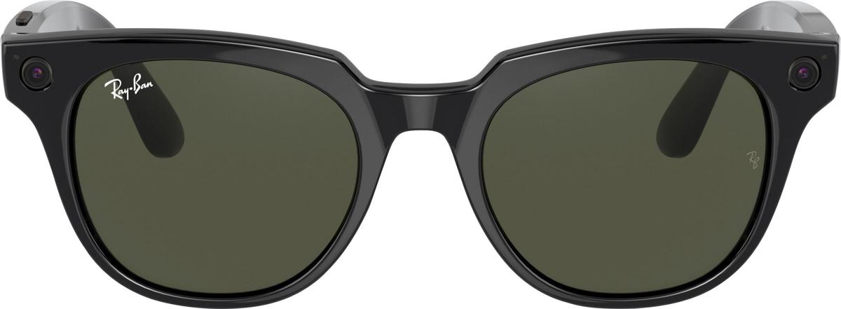 Facebook e Ray-Ban presentano i loro occhiali smart Facebook e Ray-Ban presentano i loro occhiali smart