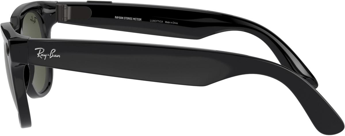Facebook e Ray-Ban presentano i loro occhiali smart Facebook e Ray-Ban presentano i loro occhiali smart