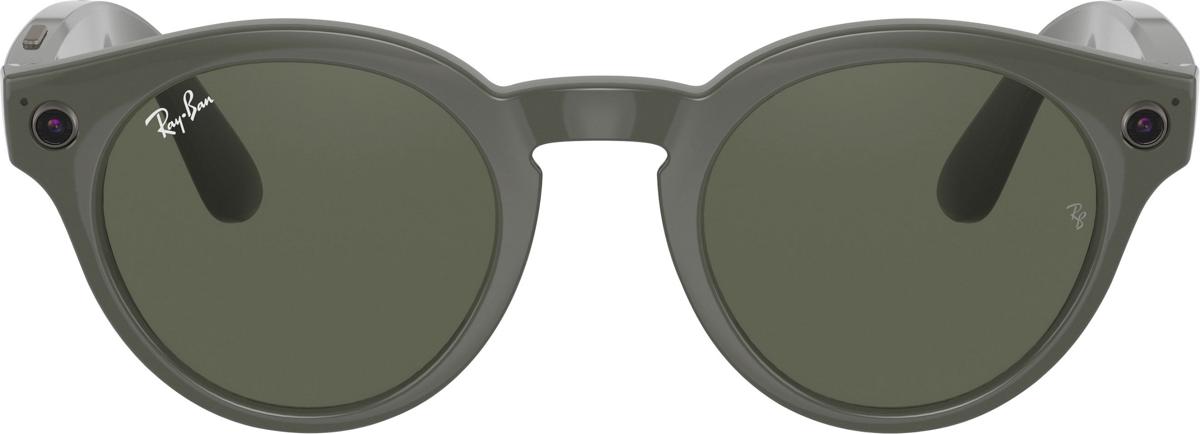 Facebook e Ray-Ban presentano i loro occhiali smart Facebook e Ray-Ban presentano i loro occhiali smart