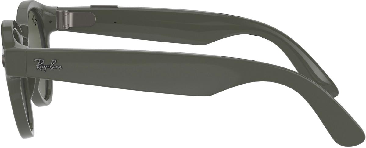 Facebook e Ray-Ban presentano i loro occhiali smart Facebook e Ray-Ban presentano i loro occhiali smart