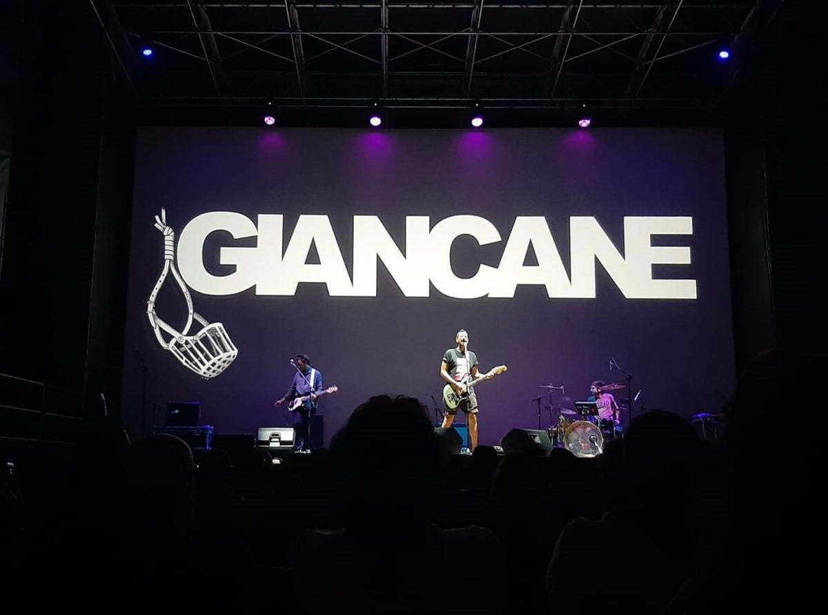 Giancane in concerto a Milano soffre un po’ il Covid Giancane in concerto a Milano soffre un po’ il Covid