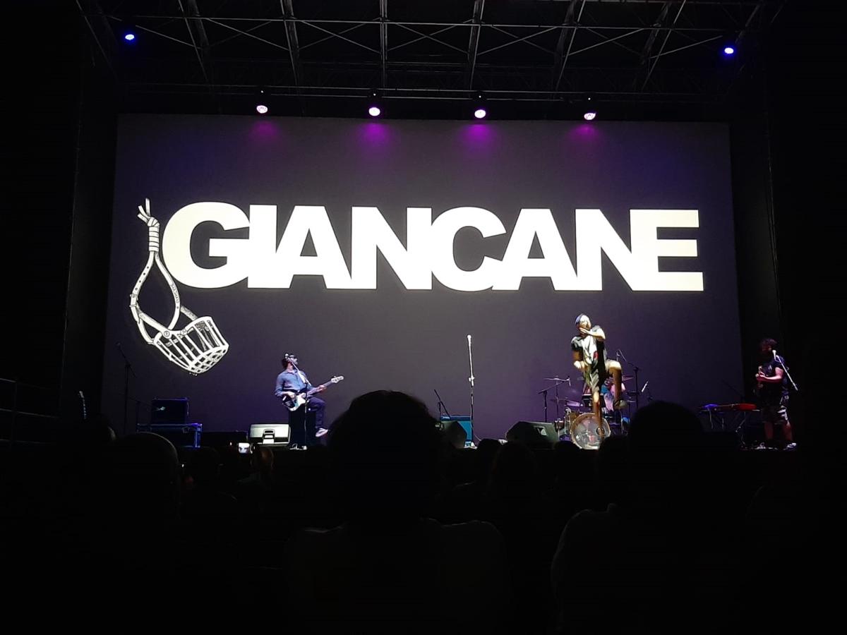 Giancane in concerto a Milano soffre un po’ il Covid Giancane in concerto a Milano soffre un po’ il Covid