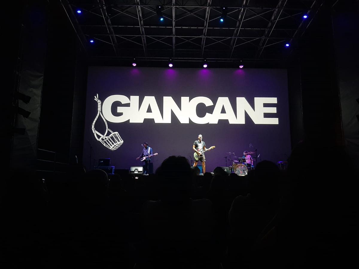 Giancane in concerto a Milano soffre un po’ il Covid Giancane in concerto a Milano soffre un po’ il Covid