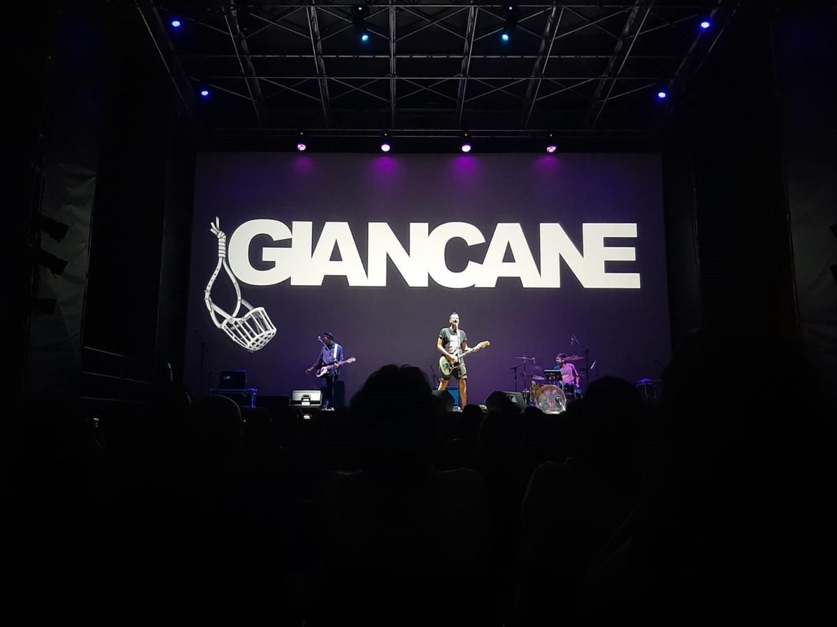 Giancane in concerto a Milano soffre un po’ il Covid Giancane in concerto a Milano soffre un po’ il Covid