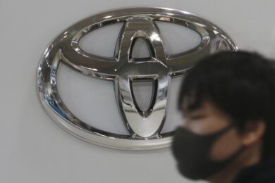 Toyota taglia i piani di produzione, pesano chip e Covid-19