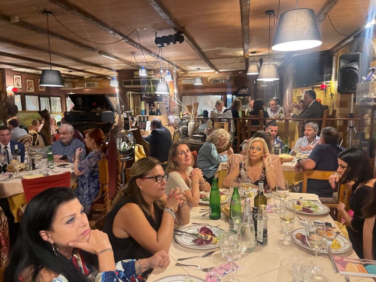 Roma, bagno di folla per Palamara. Con lui anche pezzi di FdI e Lega Roma, bagno di folla per Palamara. Con lui anche pezzi di FdI e Lega