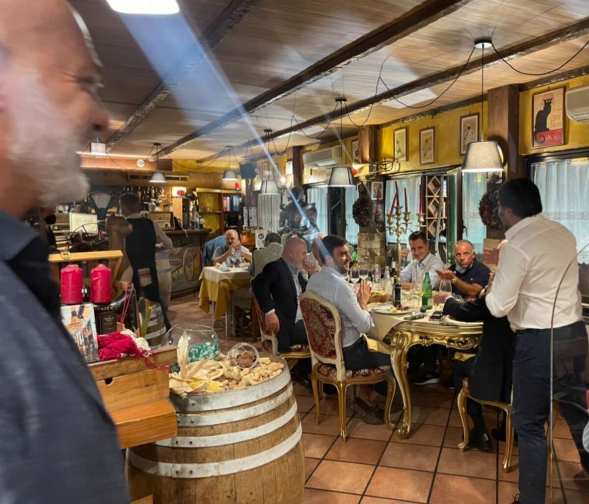 Roma, bagno di folla per Palamara. Con lui anche pezzi di FdI e Lega Roma, bagno di folla per Palamara. Con lui anche pezzi di FdI e Lega