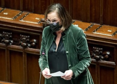 Lamorgese: rischio aumento terrorismo. Temo estremismi per i green pass